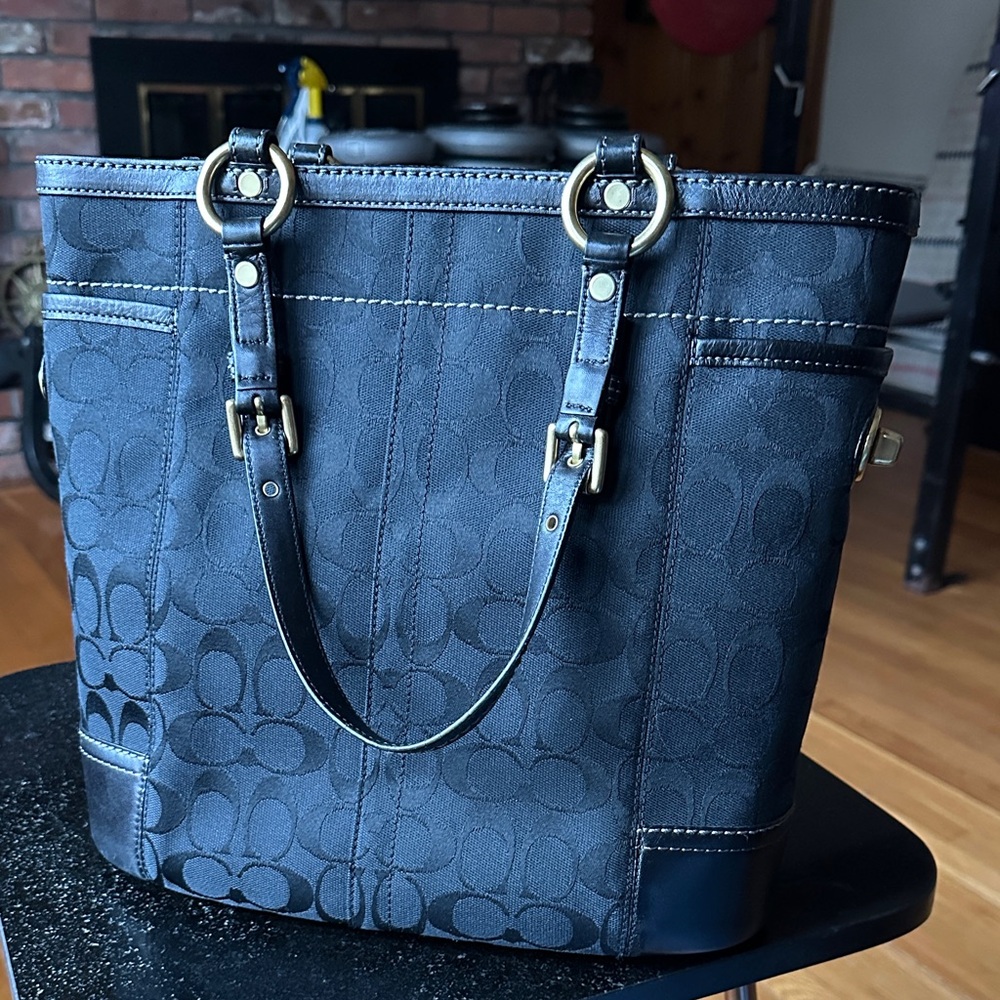Coach Black Signature Bucket Bag Circa 2007 with Gold-Tone Hardware - Picture 3 of 12